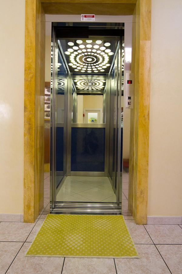 Hotel Pigalle ริชโชเน ภายนอก รูปภาพ