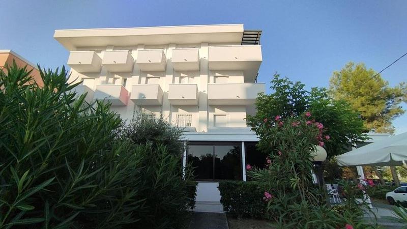 Hotel Pigalle ริชโชเน ภายนอก รูปภาพ