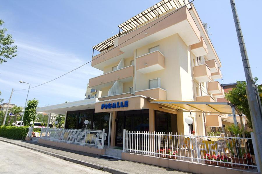 Hotel Pigalle ริชโชเน ภายนอก รูปภาพ